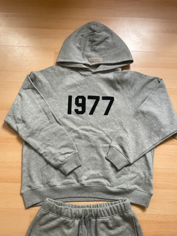 Essentials Tracki