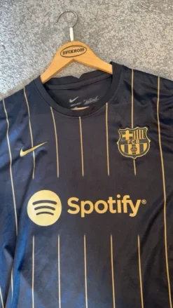 FC Barcelona Trikot – Gold/Dunkelblau – Größe S/M