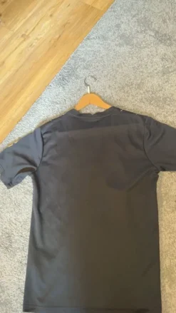 FC Barcelona Trikot – Gold/Dunkelblau – Größe S/M
