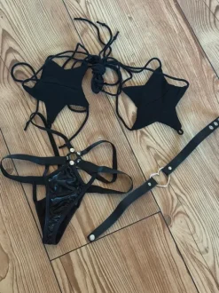 Festival Set Schwarz Y2K Star Top + Strappy Slip + Choker