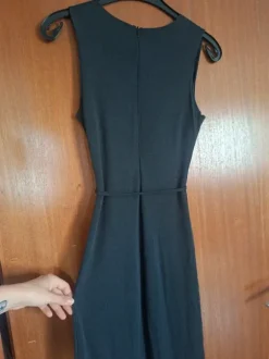 Figurbetonter Jumpsuit mit weitem Bein