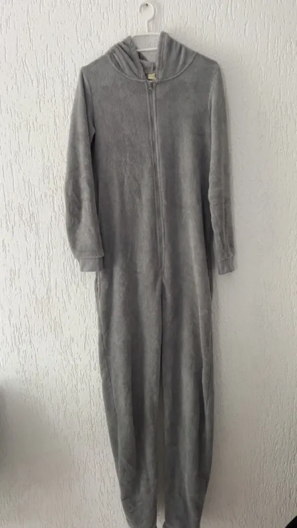 Flauschiger Jumpsuit (Einteiler)