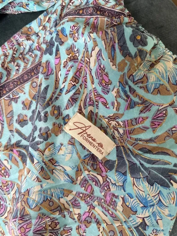 For men: beach shirt and shorts with bag included