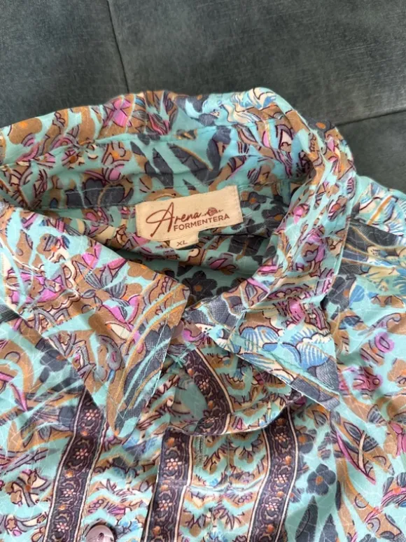 For men: beach shirt and shorts with bag included