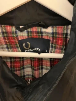 Fred Perry Harrington Jacke | Schwarz | XL | Sehr guter gebrauchter Zustand