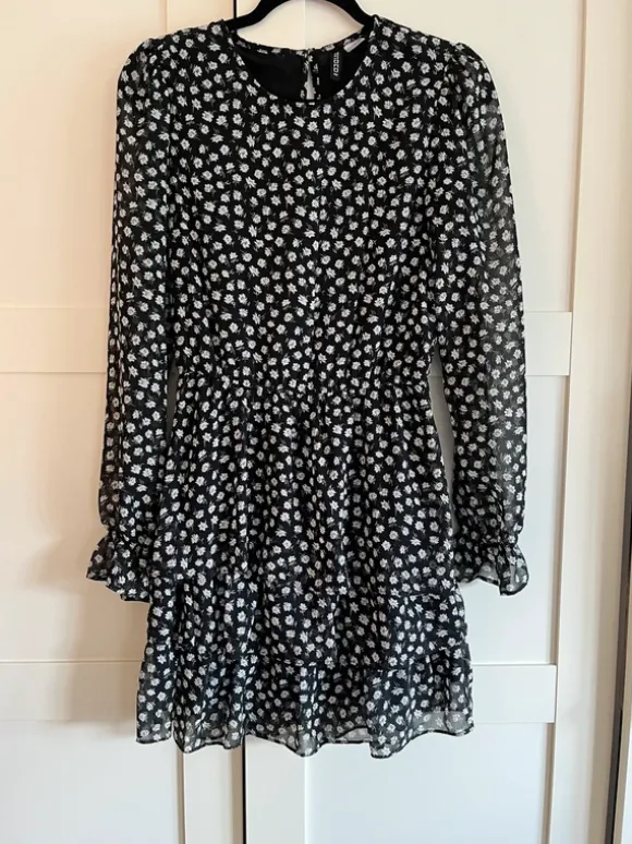 Geblümtes Kleid