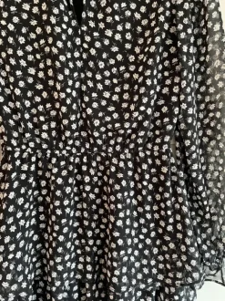 Geblümtes Kleid