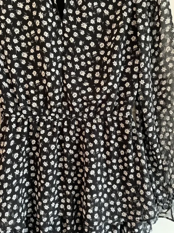 Geblümtes Kleid
