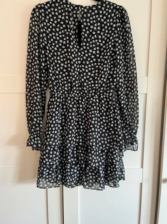 Geblümtes Kleid
