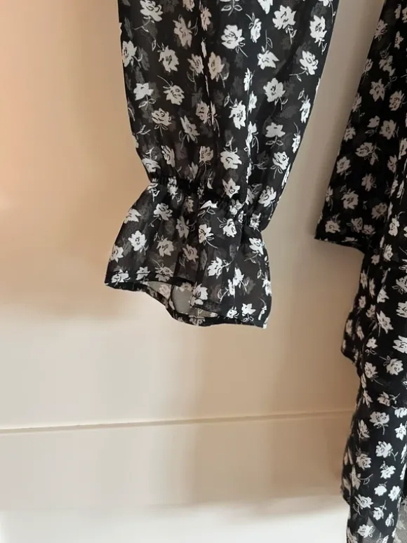 Geblümtes Kleid