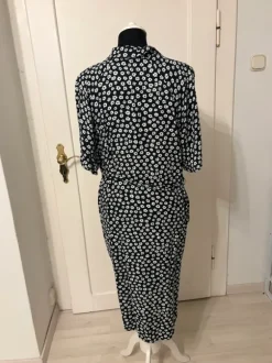 Geblümtes Kleid schwarz/weiß von Monki Gr. M
