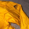 Gelbe Regenjacke