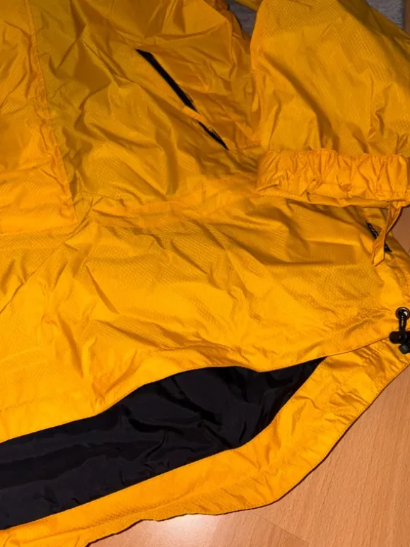 Gelbe Regenjacke