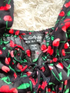 Gemusterter Jumpsuit mit Kirschen - Miss Selfridge Gr.36