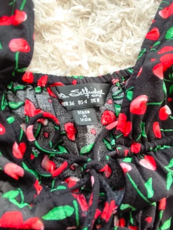 Gemusterter Jumpsuit mit Kirschen - Miss Selfridge Gr.36