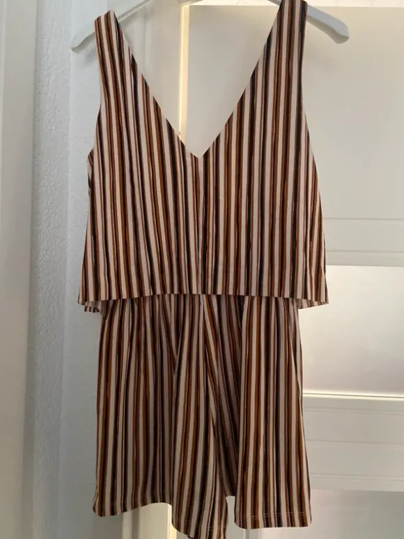 Gestreifter Jumpsuit von Mango Basics in Größe XS.