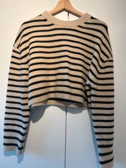 Gestreifter Pullover
