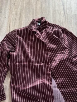 Gestreifter Pyjama