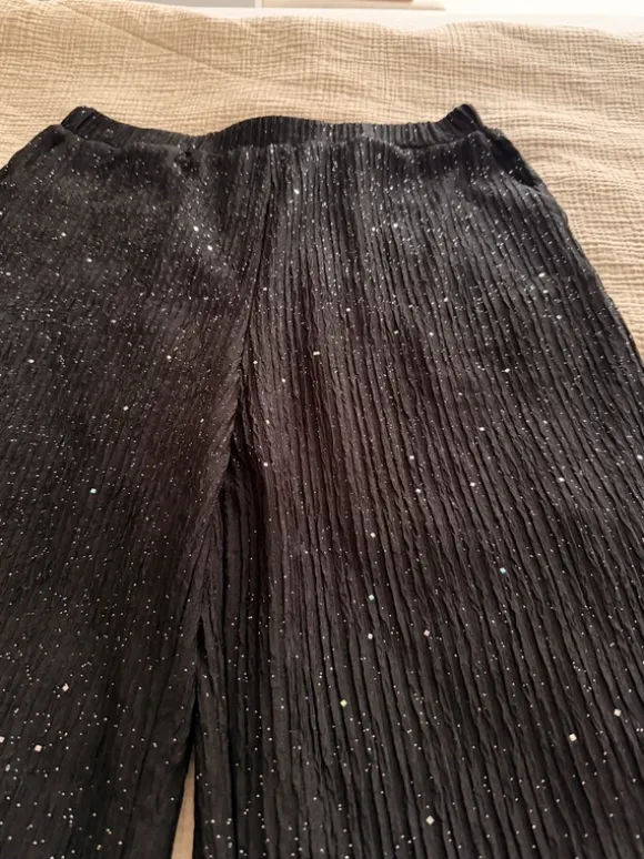 Glitzernde Weite Hose