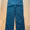 Grau gestreifte Full length Hose