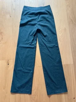 Grau gestreifte Full length Hose