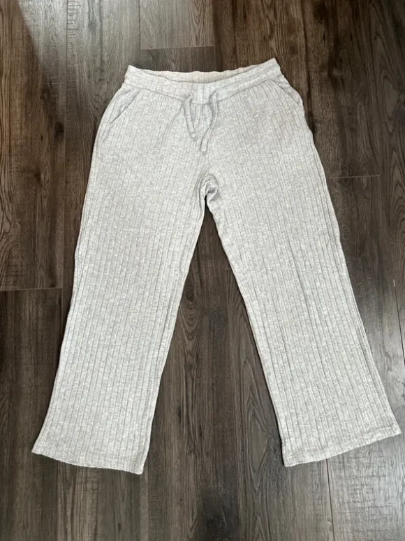 graue Jogginghose