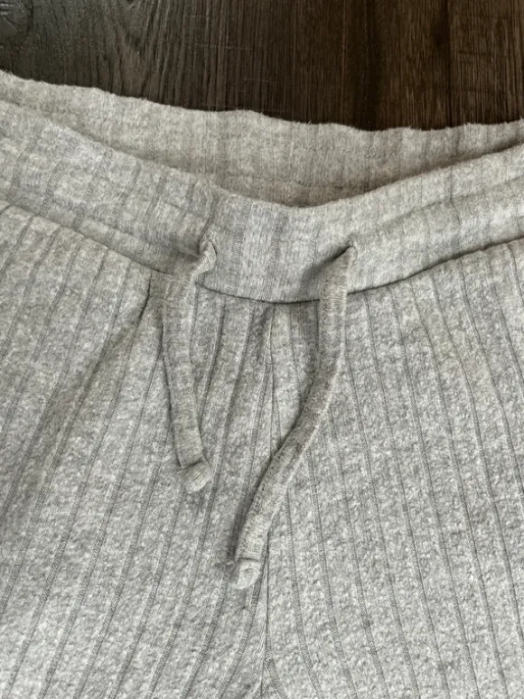 graue Jogginghose