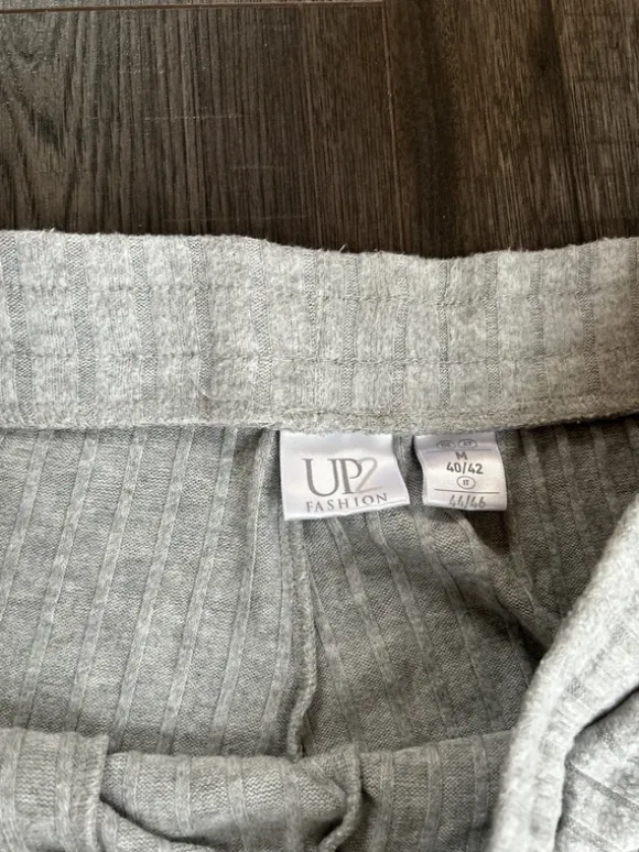 graue Jogginghose