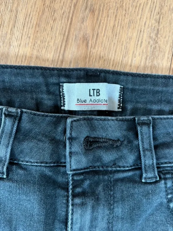 Graue Shorts von LTB