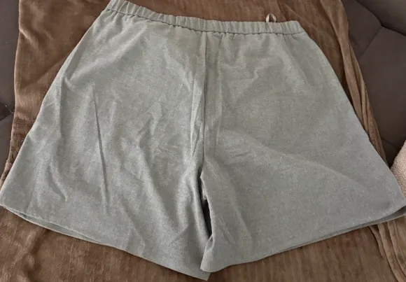 Graue Stoff Shorts
