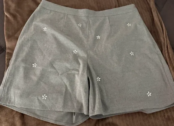 Graue Stoff Shorts