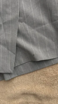 Grauer Nadelstreifen Skort