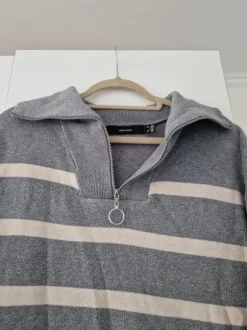 Grauer Pullover mit Zipper in M von Vero Moda