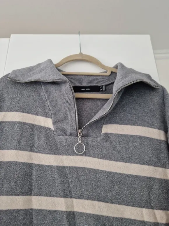 Grauer Pullover mit Zipper in M von Vero Moda