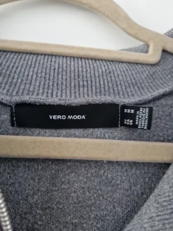 Grauer Pullover mit Zipper in M von Vero Moda