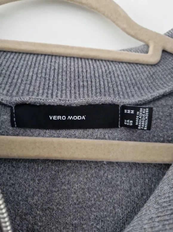 Grauer Pullover mit Zipper in M von Vero Moda