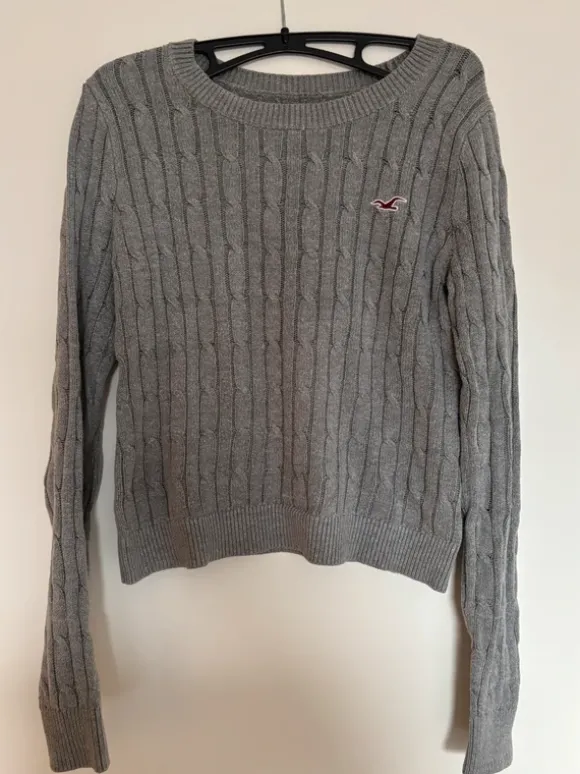 Grauer Pullover von Hollister mit Zopfmuster
