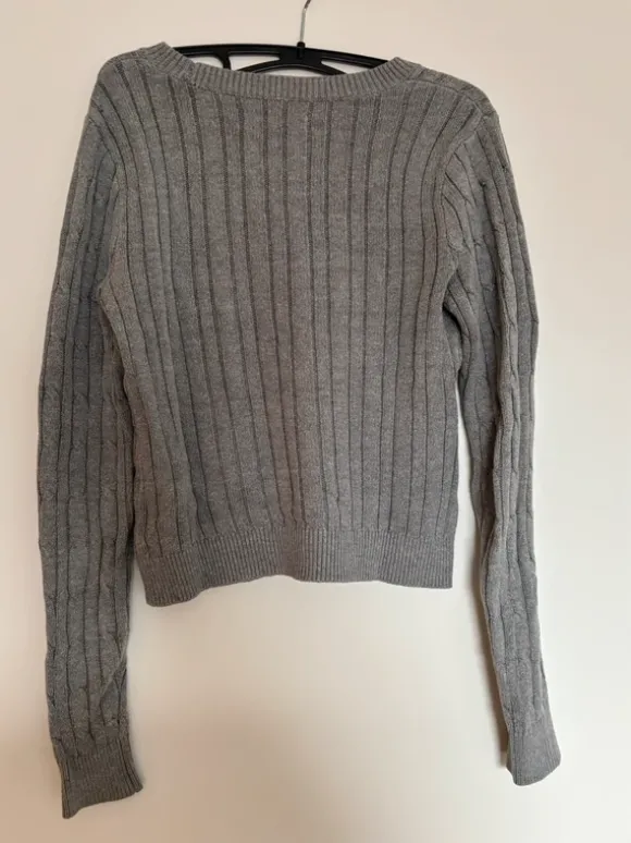Grauer Pullover von Hollister mit Zopfmuster