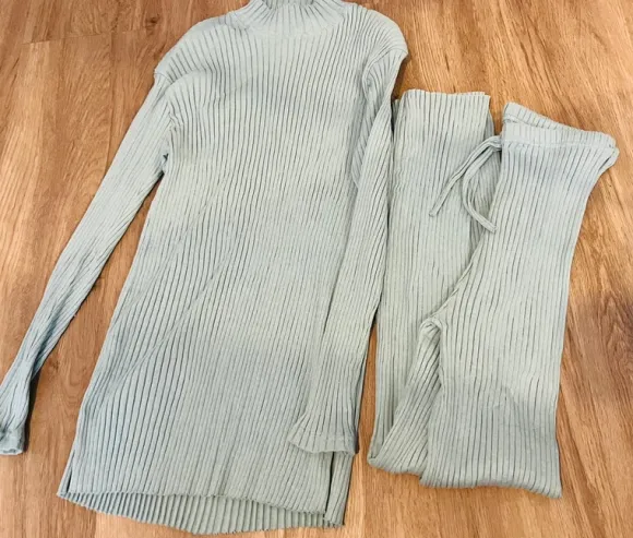 Grüner gestrickter Zweiteiler Set