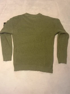 Grüner Pullover