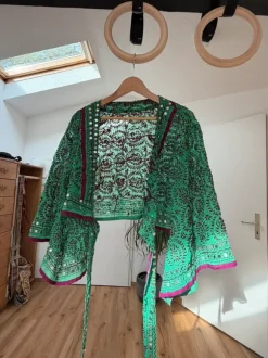 Handbesticktes Wickeloberteil Indien