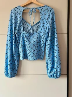 Hellblaue Bluse von Gina Tricot