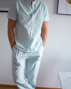 Hellblauer Zweiteiler