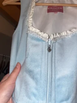 Hellblaues Krüger Dirndl
