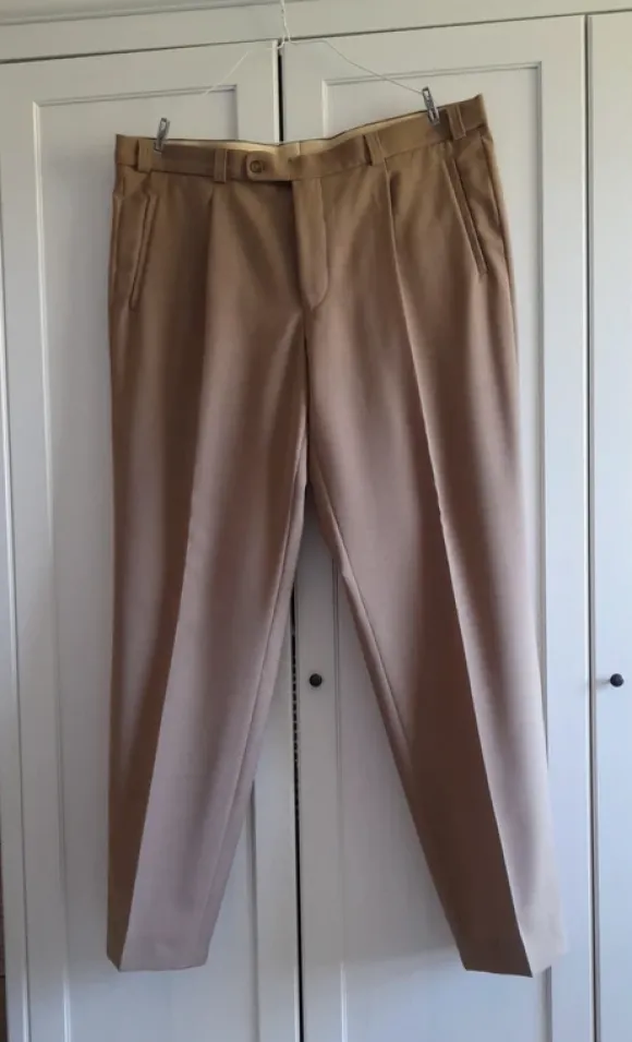 Herren Stoffhose, beige, leicht, Gr. 27.