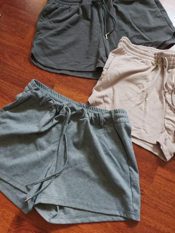H&M 3 Shorts 42/44