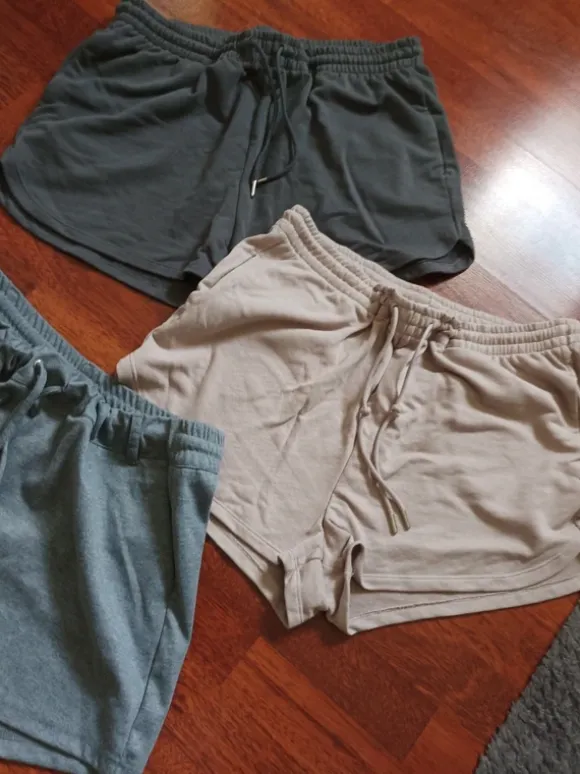 H&M 3 Shorts 42/44