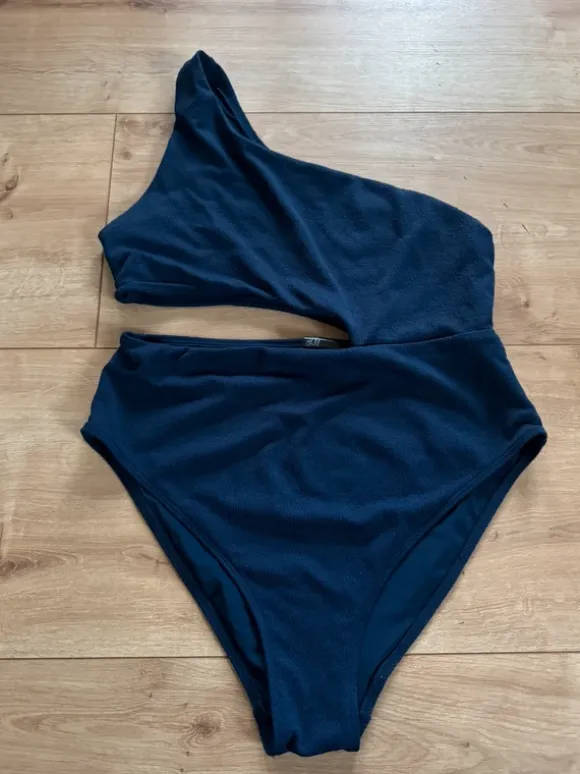 H&M Badeanzug mit Struktur & Cut-Out (Gr. 44)
