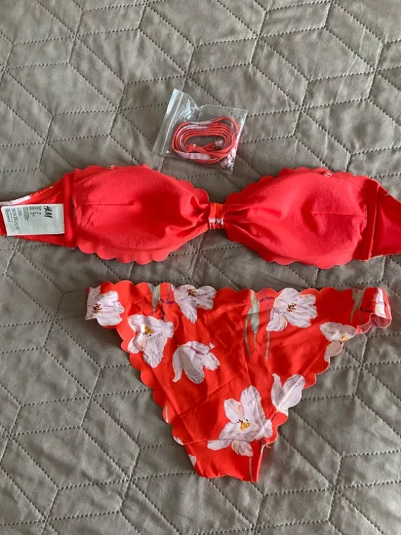 H&M, Bikini rot mit Blumen Größe S