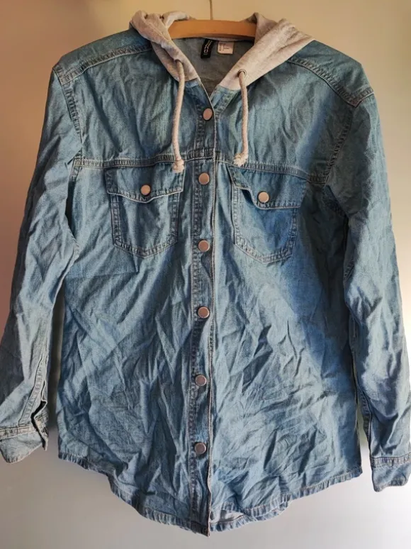 H&M Divided Jeanshemd mit Kaputze